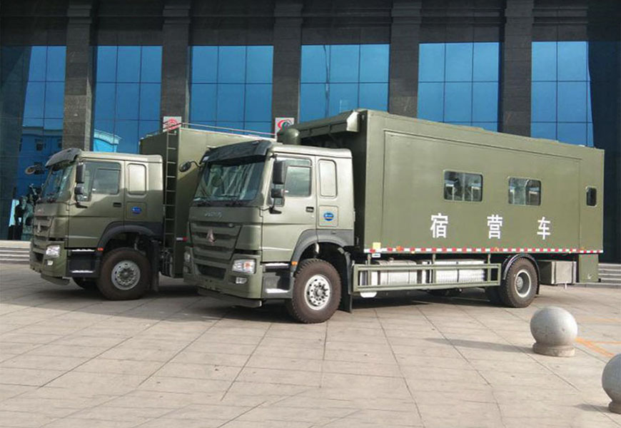 重汽豪沃宿营车