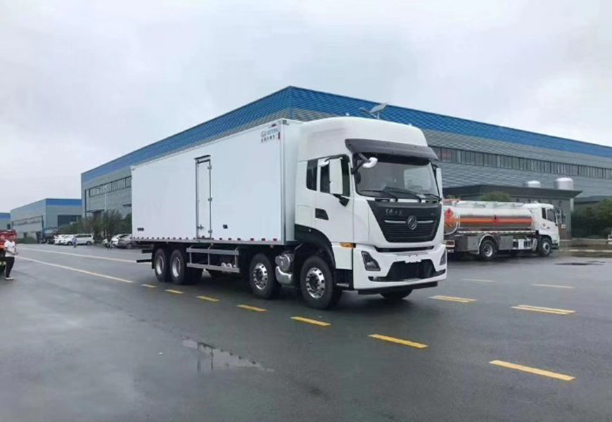 国六东风天龙前四后八冷藏车