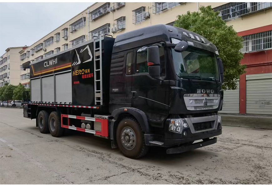 重汽豪沃后双桥公路养护稀浆封层车